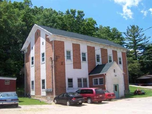 109 East St in Potosi, WI - Building Photo