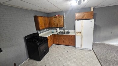 361 Fort St in Nelsonville, OH - Foto de edificio - Building Photo