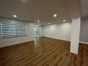 6080 SW 16th St in Miami, FL - Building Photo - Building Photo