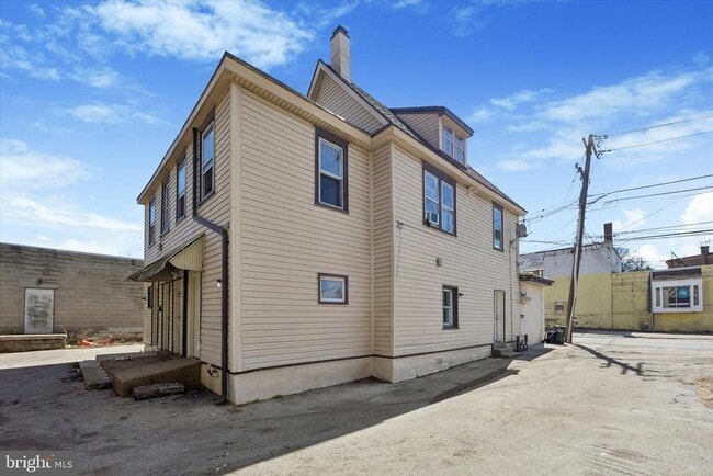 909 Springfield Rd in Darby, PA - Building Photo - Building Photo