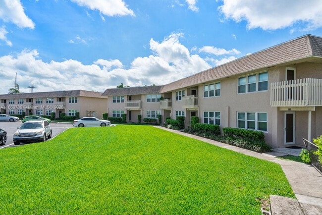 311 Gulfstream Rd in Dania Beach, FL - Building Photo - Building Photo