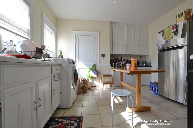 40 Falkland St, Unit 1 in Boston, MA - Building Photo - Building Photo