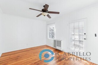 401 Juniper St in San Diego, CA - Building Photo - Building Photo