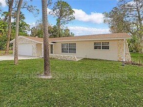 2326 Davis Blvd in Ft. Myers, FL - Building Photo - Building Photo