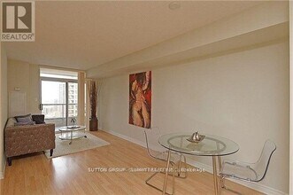 3880 Duke of York Blvd in Mississauga, ON - Building Photo - Building Photo