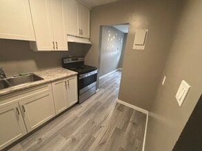 343-343 Mill St in Kitchener, ON - Building Photo - Building Photo