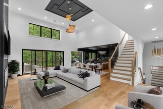 148 Great Hills Rd in Millburn, NJ - Building Photo - Building Photo