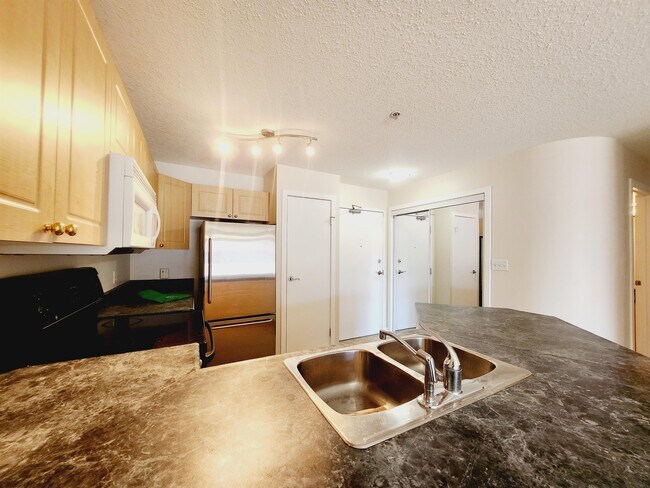 4312 139 Ave NW in Edmonton, AB - Building Photo - Building Photo
