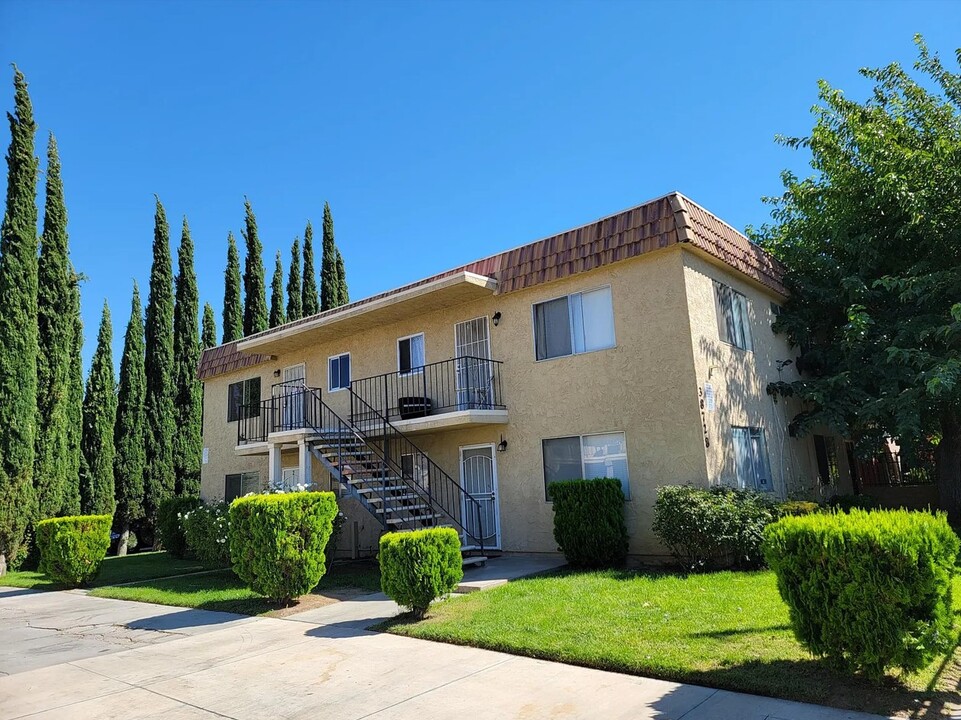 38734 Larkin Ave, Unit 2 in Palmdale, CA - Foto de edificio