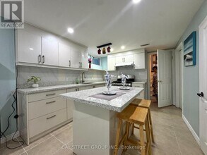 43 Sherwood Forest Dr in Markham, ON - Building Photo - Building Photo