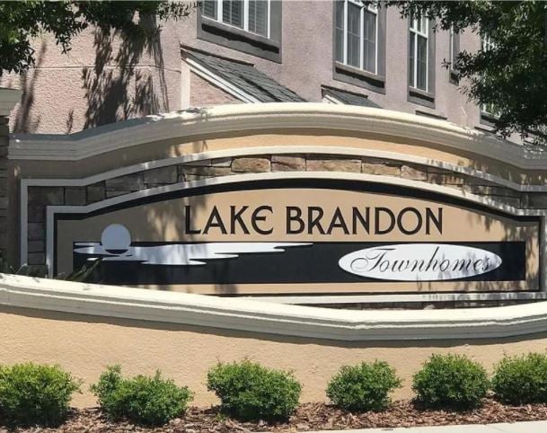 2554 Middleton Grove Dr in Brandon, FL - Building Photo