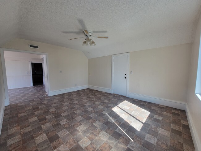 624 Jefferson St NE, Unit #2 in Minneapolis, MN - Building Photo - Building Photo