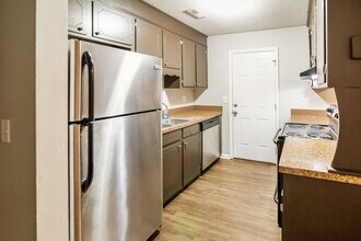 114 Louise Ct in Ladson, SC - Building Photo - Building Photo