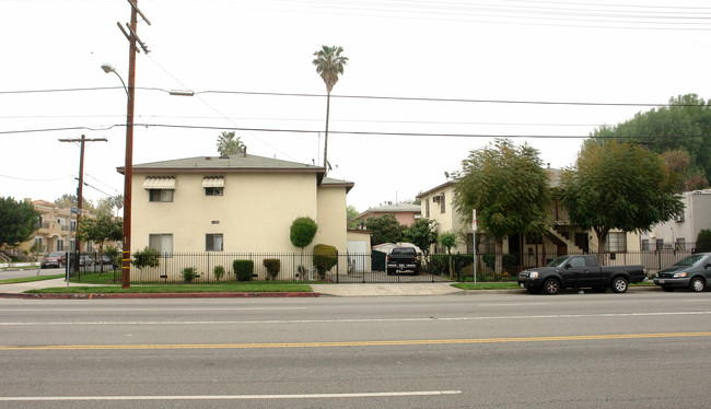 7260 Woodman Ave in Van Nuys, CA - Building Photo - Building Photo