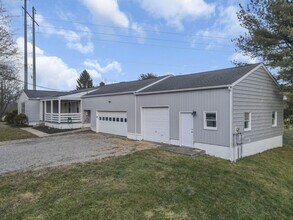 4260 Sitterley Rd NW in Canal Winchester, OH - Foto de edificio - Building Photo