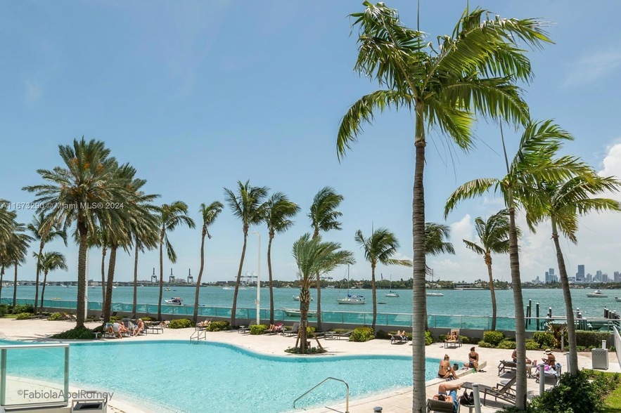 1500 Bay Rd, Unit 956S in Miami Beach, FL - Building Photo