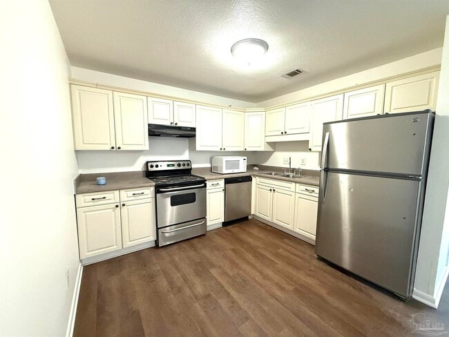 property at 3202 Redwood Ln