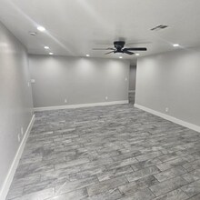 7132 W Almeria Rd in Phoenix, AZ - Foto de edificio - Building Photo