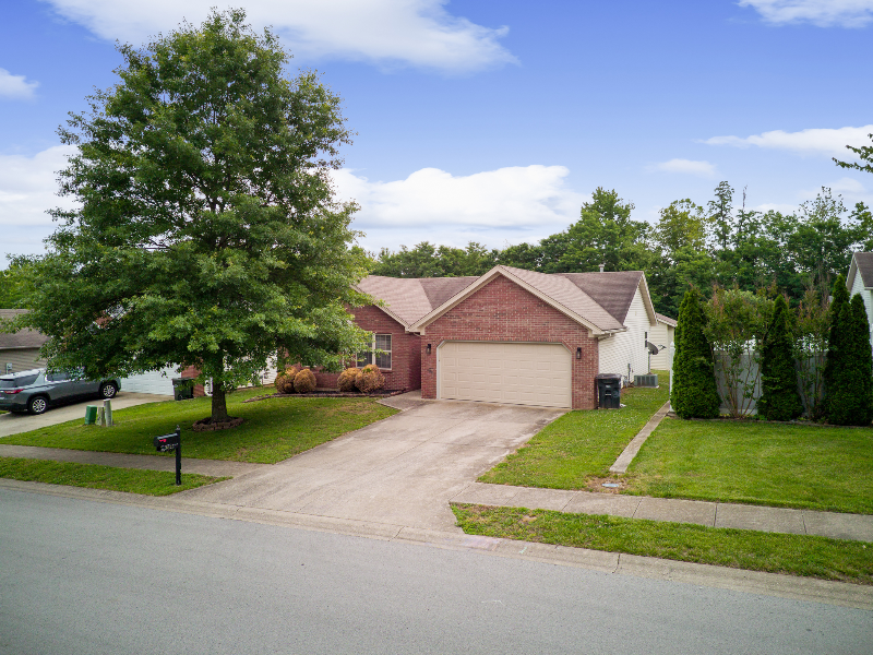 3622 Rolling Ridge Way in Jeffersonville, IN - Building Photo