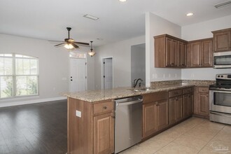 5785 Jade Moon Cir in Milton, FL - Building Photo - Building Photo