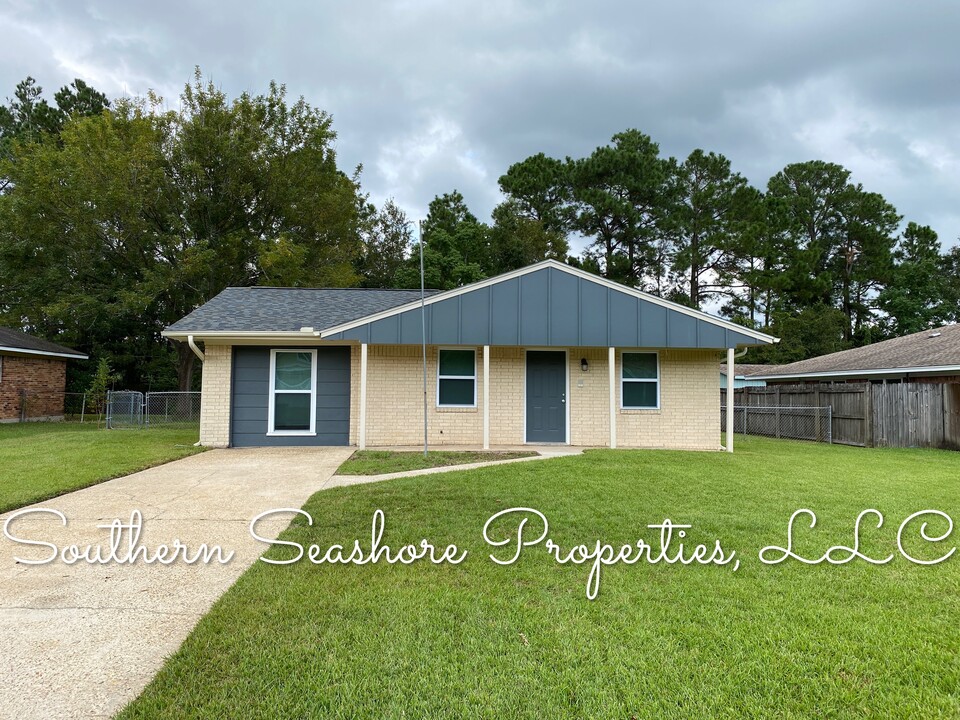 15416 Anderson Dr in Biloxi, MS - Building Photo