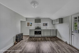 301 N Bromley Ave in Scranton, PA - Building Photo - Building Photo