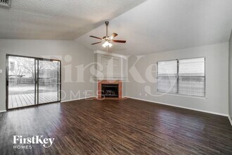 7915 Millers Trail in San Antonio, TX - Foto de edificio - Building Photo