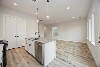 6107 Campos Dr in Houston, TX - Building Photo - Building Photo