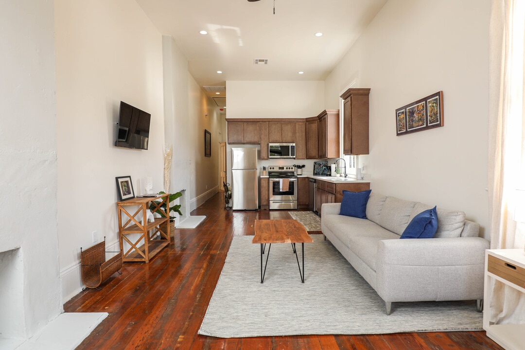 2413 1st St, Unit 2413 in New Orleans, LA - Foto de edificio