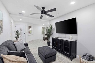 1918 Marshallfield Ln, Unit B in Redondo Beach, CA - Foto de edificio - Building Photo