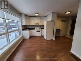 158 Mill St in Milton, ON - Building Photo