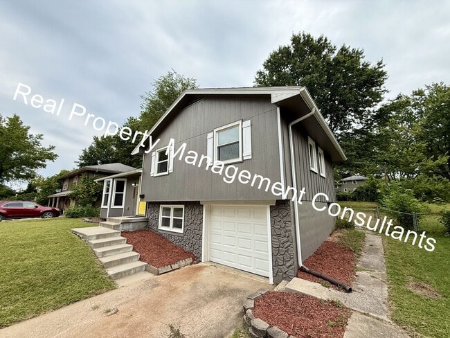 13209 Craig Ave in Grandview, MO - Building Photo - Building Photo
