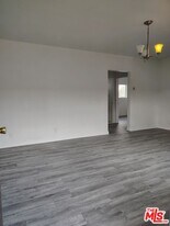 1209 W 87th St in Los Angeles, CA - Building Photo