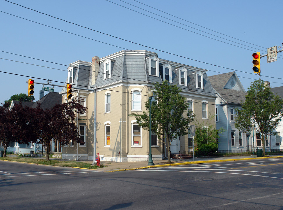 501 W King St in Martinsburg, WV - Building Photo