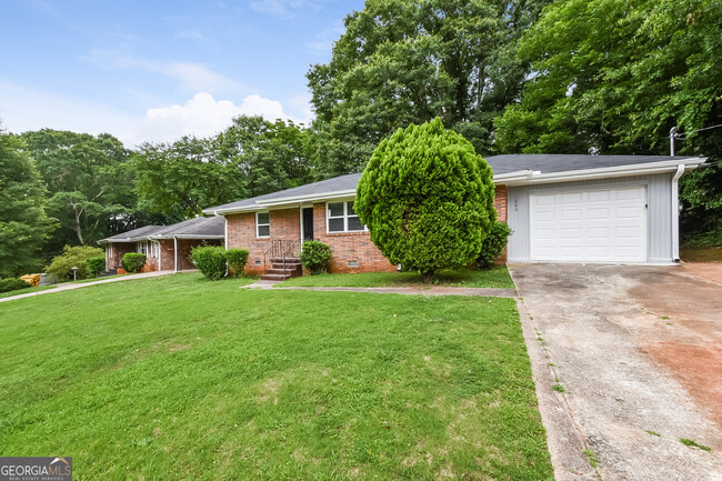 1660 Valencia Rd in Decatur, GA - Foto de edificio - Building Photo