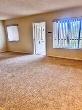 326 Knotty Pine Cir in Greenacres, FL - Building Photo - Building Photo