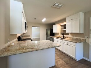 2110 NW 54th Terrace in Gainesville, FL - Foto de edificio - Building Photo