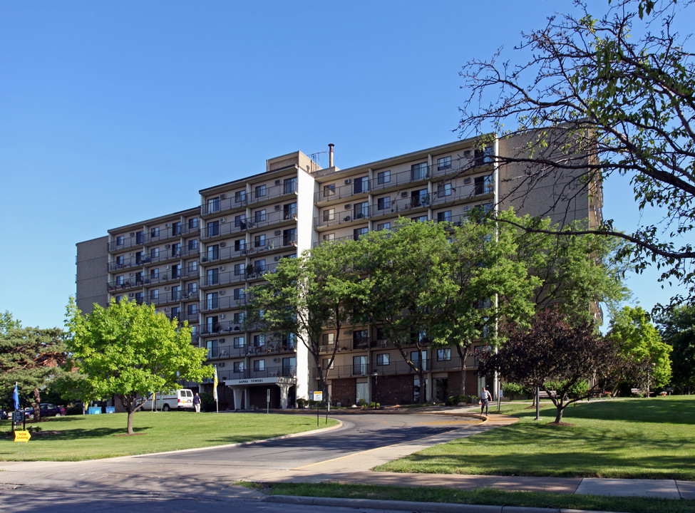 Alpha Towers (Senior Living 62+) in Toledo, OH - Foto de edificio