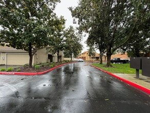 1236 W Roseburg Ave in Modesto, CA - Building Photo - Building Photo