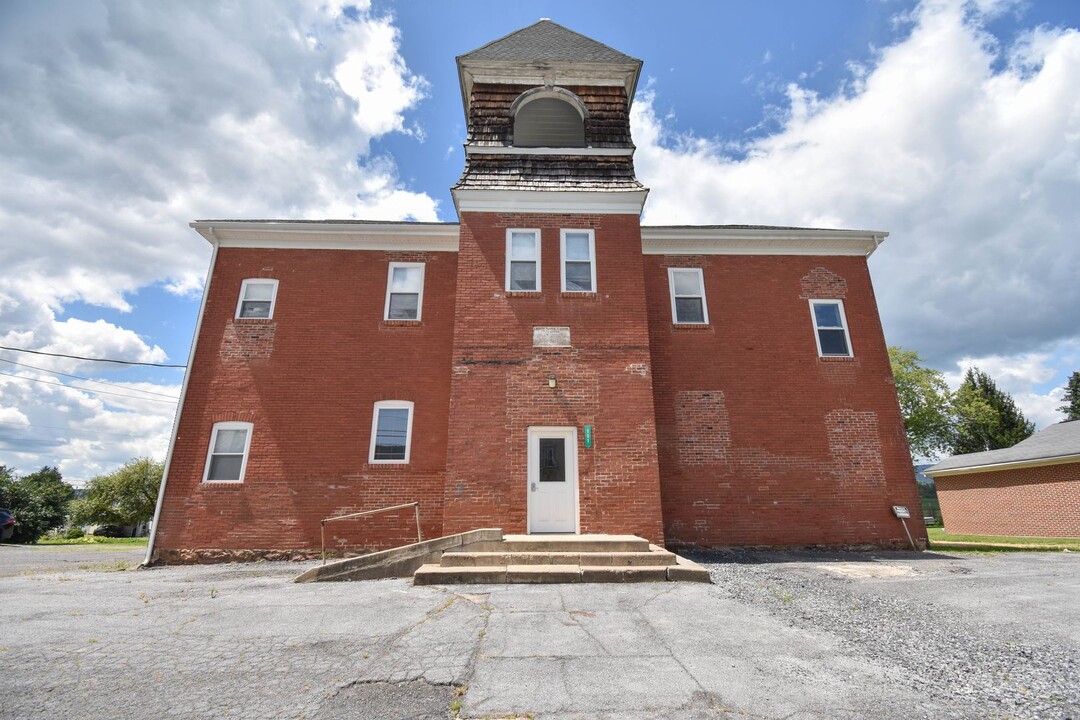 111 Beach St in Blanchard, PA - Building Photo