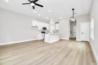 8409 Sunnyhill St in Houston, TX - Building Photo - Building Photo
