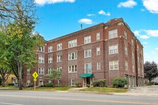 600 N La Grange Rd in La Grange Park, IL - Building Photo