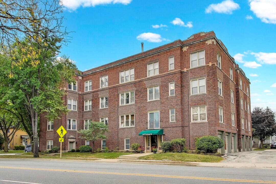 600 N La Grange Rd in La Grange Park, IL - Building Photo