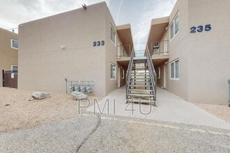 233 Tennessee St NE in Albuquerque, NM - Building Photo - Building Photo
