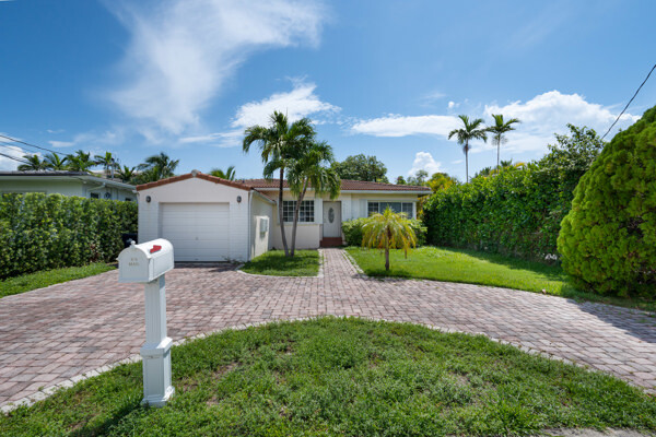 9117 Emerson Ave in Surfside, FL - Building Photo - Building Photo