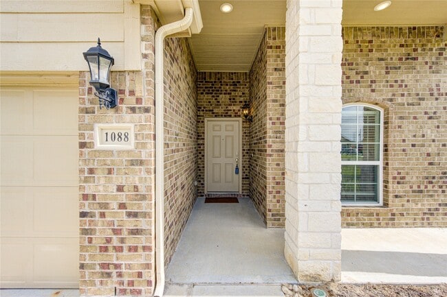 1088 Rd 5102 in Cleveland, TX - Building Photo - Building Photo