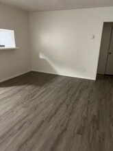 8135 Langdon Ave in Los Angeles, CA - Foto de edificio - Building Photo