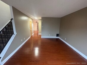 15 Crest St in West Haven, CT - Building Photo - Building Photo