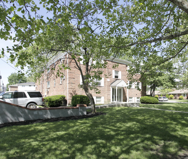 111 Schoolhouse Ln in Columbus, OH - Building Photo - Building Photo