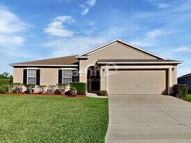 2684 Oak Haven Dr in Middleburg, FL - Building Photo